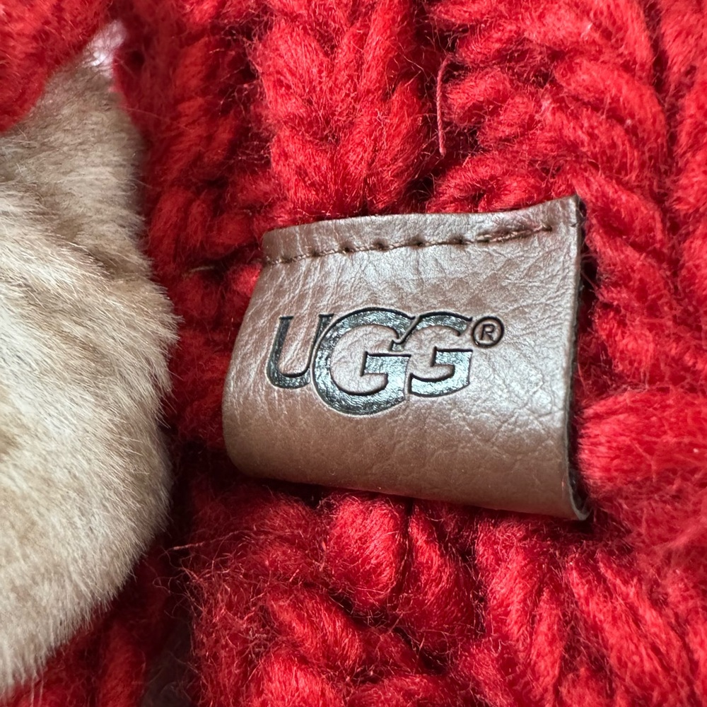 💥UGG Red Knit Christmas Stocking - Picture 3 of 7